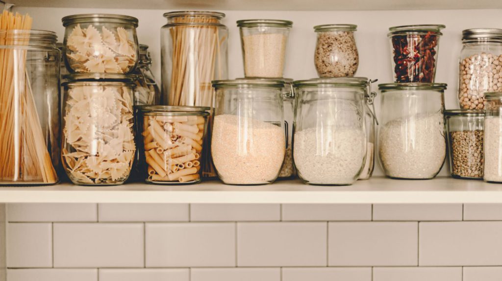 Guía definitiva para organizar tu despensa (y que se mantenga así)